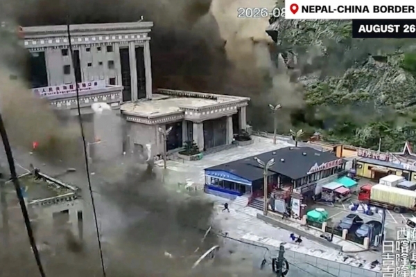 Thay đổi hành trình vào phút chót, đoàn hơn 100 người Việt Nam thoát khỏi vùng lũ ở Nepal